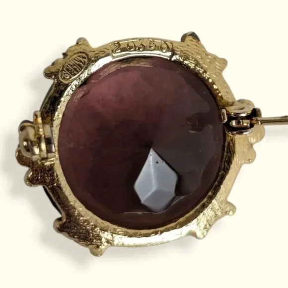 Vintage Sphinx Faceted Glass Brooch - Picture 6 of 7